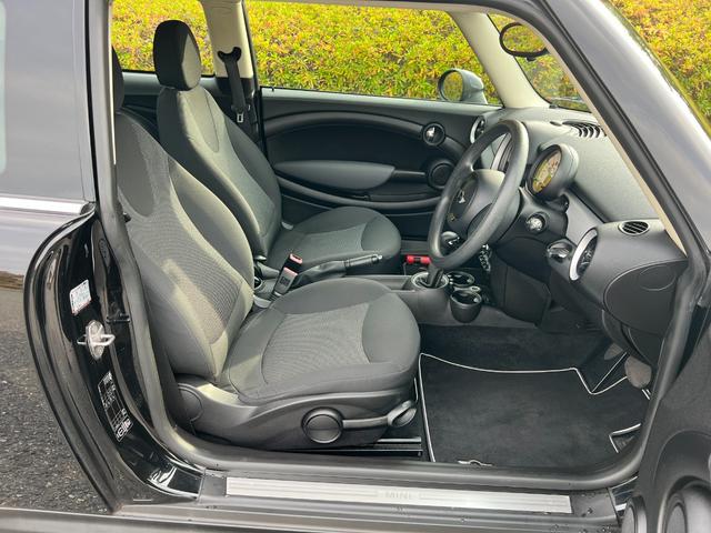 ＭＩＮＩ ワン　プッシュスタート　パナソニックナビ　地デジＴＶ　Ｂｌｕｅｔｏｏｔｈ　キーレス　１５インチ純正アルミホイール　禁煙車（19枚目）