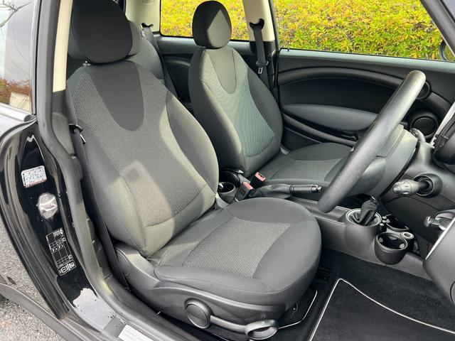 ＭＩＮＩ ワン　プッシュスタート　パナソニックナビ　地デジＴＶ　Ｂｌｕｅｔｏｏｔｈ　キーレス　１５インチ純正アルミホイール　禁煙車（20枚目）