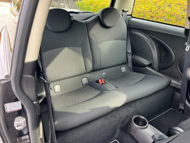 ＭＩＮＩ ワン　プッシュスタート　パナソニックナビ　地デジＴＶ　Ｂｌｕｅｔｏｏｔｈ　キーレス　１５インチ純正アルミホイール　禁煙車（21枚目）