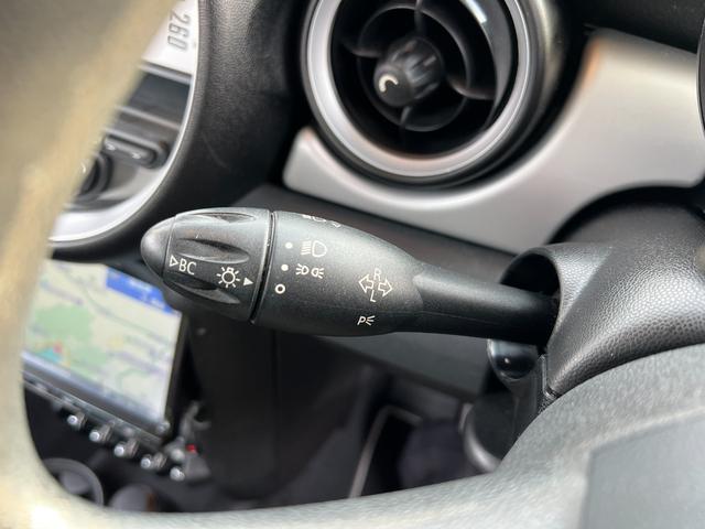 ＭＩＮＩ ワン　プッシュスタート　パナソニックナビ　地デジＴＶ　Ｂｌｕｅｔｏｏｔｈ　キーレス　１５インチ純正アルミホイール　禁煙車（38枚目）