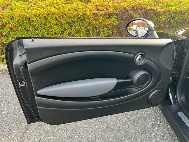 ＭＩＮＩ ワン　プッシュスタート　パナソニックナビ　地デジＴＶ　Ｂｌｕｅｔｏｏｔｈ　キーレス　１５インチ純正アルミホイール　禁煙車（42枚目）