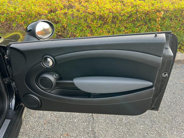 ＭＩＮＩ ワン　プッシュスタート　パナソニックナビ　地デジＴＶ　Ｂｌｕｅｔｏｏｔｈ　キーレス　１５インチ純正アルミホイール　禁煙車（43枚目）