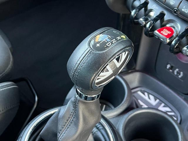 ＭＩＮＩ クーパーＳ　純正ナビ　Ｂｌｕｅｔｏｏｔｈ　バックカメラ　アイドリングストップ　スマートキー　フロアＭＴモード付６ＡＴ　ＥＴＣ　オートエアコン　２０００ｃｃターボ　センター出し２本マフラー　１７インチ純正アルミ（39枚目）