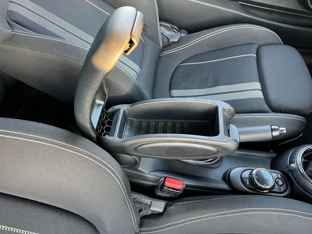 ＭＩＮＩ クーパーＳ　純正ナビ　Ｂｌｕｅｔｏｏｔｈ　バックカメラ　アイドリングストップ　スマートキー　フロアＭＴモード付６ＡＴ　ＥＴＣ　オートエアコン　２０００ｃｃターボ　センター出し２本マフラー　１７インチ純正アルミ（41枚目）