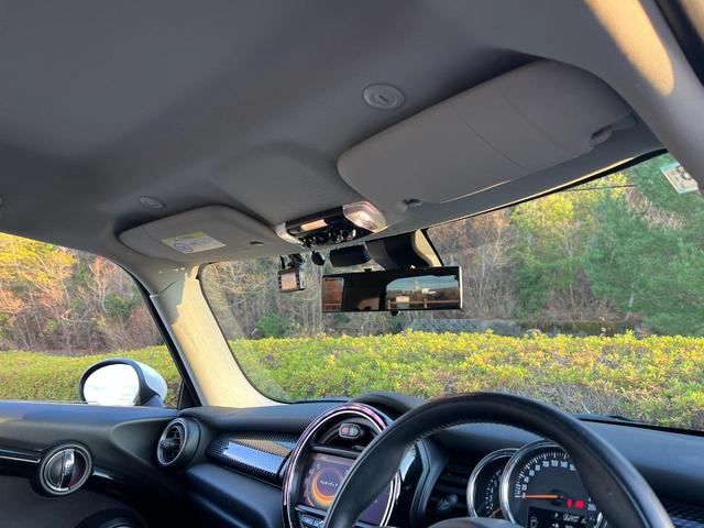 ＭＩＮＩ クーパーＳ　純正ナビ　Ｂｌｕｅｔｏｏｔｈ　バックカメラ　アイドリングストップ　スマートキー　フロアＭＴモード付６ＡＴ　ＥＴＣ　オートエアコン　２０００ｃｃターボ　センター出し２本マフラー　１７インチ純正アルミ（44枚目）