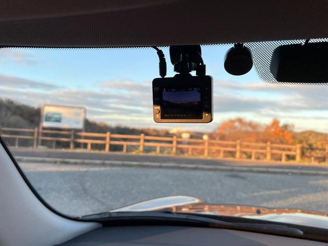 ＭＩＮＩ クーパーＳ　純正ナビ　Ｂｌｕｅｔｏｏｔｈ　バックカメラ　アイドリングストップ　スマートキー　フロアＭＴモード付６ＡＴ　ＥＴＣ　オートエアコン　２０００ｃｃターボ　センター出し２本マフラー　１７インチ純正アルミ（45枚目）