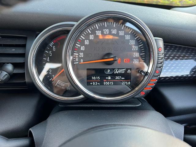 ＭＩＮＩ クーパーＳ　純正ナビ　Ｂｌｕｅｔｏｏｔｈ　バックカメラ　アイドリングストップ　スマートキー　フロアＭＴモード付６ＡＴ　ＥＴＣ　オートエアコン　２０００ｃｃターボ　センター出し２本マフラー　１７インチ純正アルミ（55枚目）