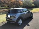 ＭＩＮＩ クーパーＳ　プッシュスタート　ターボ車　パドルシフト　革巻きステアリング　オートエアコン　１６インチ純正アルミ　ＣＤプレイアー　キーレス（3枚目）