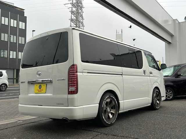 ハイエースバン ロングスーパーGL バッドフェイスボンネット ベッドキット 社外ナビ・フルセグTV バックカメラ ホワイトレタータイヤ 100Wコンセント 革調シートカバー 社外16インチAW 社外テールランプ ETC リモコンキー(6枚目)