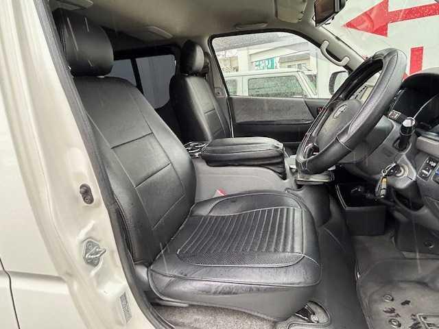 ハイエースバン ロングスーパーGL バッドフェイスボンネット ベッドキット 社外ナビ・フルセグTV バックカメラ ホワイトレタータイヤ 100Wコンセント 革調シートカバー 社外16インチAW 社外テールランプ ETC リモコンキー(10枚目)