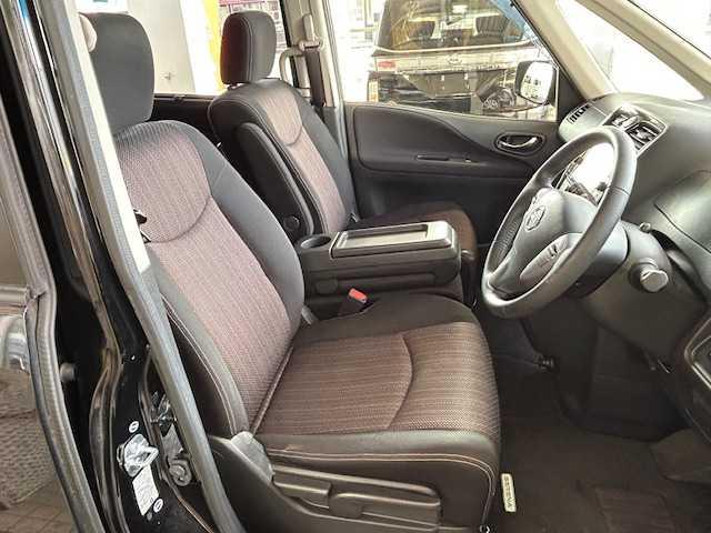 セレナ ハイウェイスター　Ｖセレ＋セーフティＩＩ　ＳＨＶ　・ワンオーナー車・純正８インチナビ・フルセグＴＶ・純正フリップダウンモニター・アラウンドビューモニター・エマージェンシーブレーキ・ＬＥＤヘッドライト・両側パワースライドドア・ＥＴＣ・インテリジェントキ（3枚目）