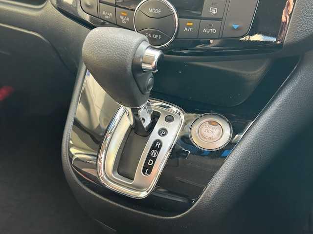 セレナ ハイウェイスター　Ｖセレ＋セーフティＩＩ　ＳＨＶ　・ワンオーナー車・純正８インチナビ・フルセグＴＶ・純正フリップダウンモニター・アラウンドビューモニター・エマージェンシーブレーキ・ＬＥＤヘッドライト・両側パワースライドドア・ＥＴＣ・インテリジェントキ（23枚目）