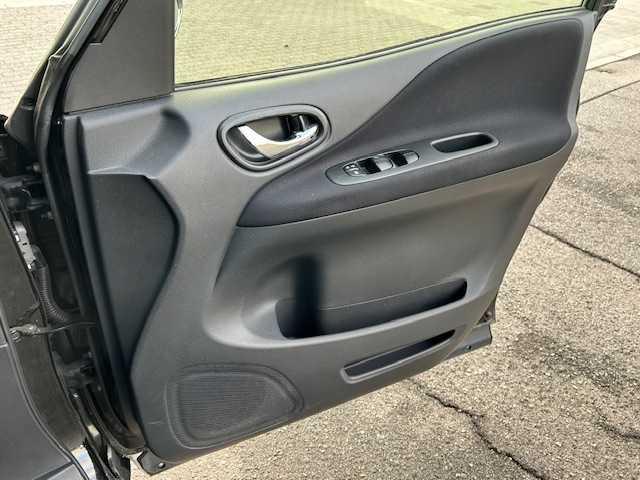 セレナ ハイウェイスター　Ｖセレ＋セーフティＩＩ　ＳＨＶ　・ワンオーナー車・純正８インチナビ・フルセグＴＶ・純正フリップダウンモニター・アラウンドビューモニター・エマージェンシーブレーキ・ＬＥＤヘッドライト・両側パワースライドドア・ＥＴＣ・インテリジェントキ（27枚目）