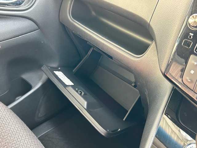 セレナ ハイウェイスター　Ｖセレ＋セーフティＩＩ　ＳＨＶ　・ワンオーナー車・純正８インチナビ・フルセグＴＶ・純正フリップダウンモニター・アラウンドビューモニター・エマージェンシーブレーキ・ＬＥＤヘッドライト・両側パワースライドドア・ＥＴＣ・インテリジェントキ（29枚目）