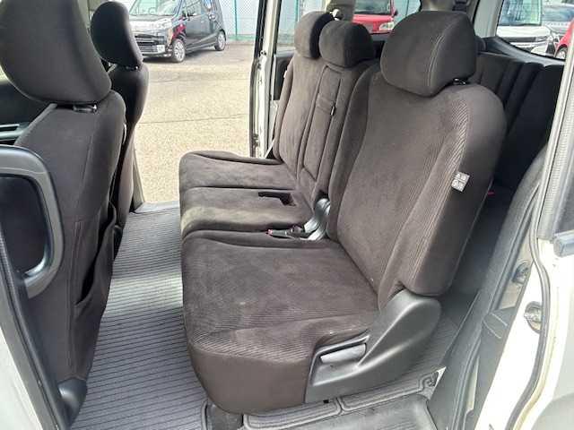 フリード Ｇ　ジャストセレクション　１オーナー車　純正ナビ・フルセグＴＶ　バックカメラ　両側電動スライドドア　純正フリップダウンモニター　ドライブレコーダー　ビルトインＥＴＣ　スマートキー　ステアリングリモコン（5枚目）