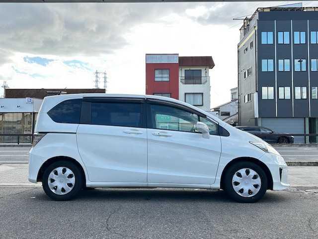 フリード Ｇ　ジャストセレクション　１オーナー車　純正ナビ・フルセグＴＶ　バックカメラ　両側電動スライドドア　純正フリップダウンモニター　ドライブレコーダー　ビルトインＥＴＣ　スマートキー　ステアリングリモコン（39枚目）