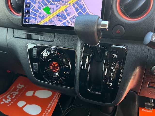 ＮＶ３５０キャラバンバン ロングプレミアムＧＸ　・ブラックギア・ワンオーナー車・社外９インチフローティングナビ・ベットキット・アラウンドビューモニター・ホワイトレター・ローダウン・ドライブレコーダー・左側パワースライドドア・ＬＥＤヘッドライト（14枚目）