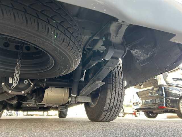 ＮＶ３５０キャラバンバン ロングプレミアムＧＸ　・ブラックギア・ワンオーナー車・社外９インチフローティングナビ・ベットキット・アラウンドビューモニター・ホワイトレター・ローダウン・ドライブレコーダー・左側パワースライドドア・ＬＥＤヘッドライト（26枚目）