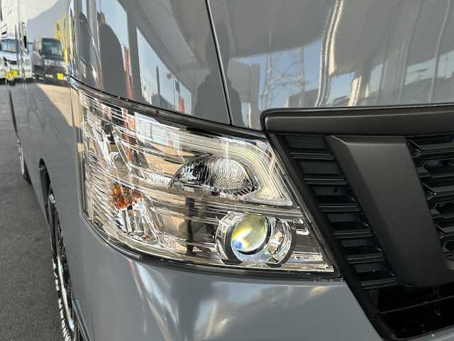 ＮＶ３５０キャラバンバン ロングプレミアムＧＸ　・ブラックギア・ワンオーナー車・社外９インチフローティングナビ・ベットキット・アラウンドビューモニター・ホワイトレター・ローダウン・ドライブレコーダー・左側パワースライドドア・ＬＥＤヘッドライト（45枚目）