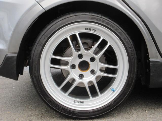 スイフトスポーツ ベースグレード セーフティPKG カロッツェリアDA ENKEI17インチAW HKS車高調 VALENTIテール HKSマフラー ダイヤモンドテクニックFスポイラー BRIDEフルバケット ユーザー買取車(13枚目)