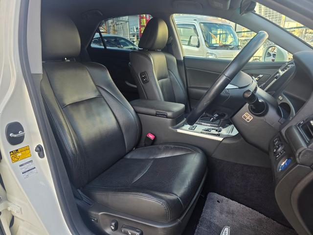 クラウンハイブリッド Gパッケージ モデリスタエアロ☆純正ナビ☆フルセグTV☆Bカメラ☆レーダークルーズ☆ETC☆スマートキー2個・カードキー☆衝突軽減ブレーキ☆HIDヘッドライト☆(22枚目)