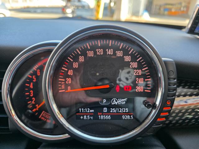 ＭＩＮＩ クーパーＳ　純正ナビ☆ＴＶ☆バックカメラ☆ユニオンジャックテールレンズ☆純正１７インチアルミ☆スマートキー２個☆ＥＴＣ☆ドライブレコーダー☆（5枚目）