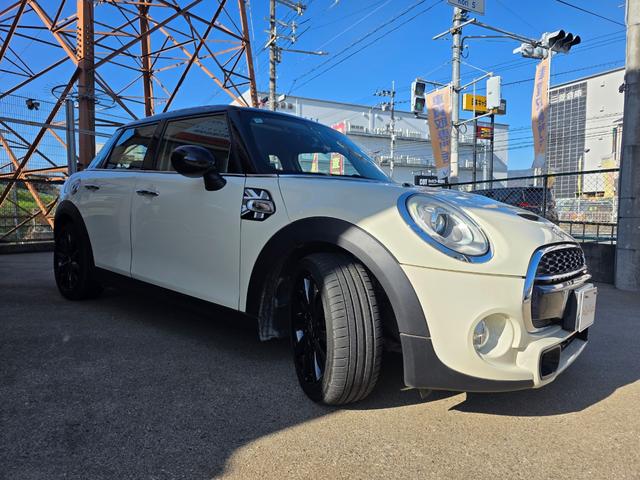 ＭＩＮＩ クーパーＳ　純正ナビ☆ＴＶ☆バックカメラ☆ユニオンジャックテールレンズ☆純正１７インチアルミ☆スマートキー２個☆ＥＴＣ☆ドライブレコーダー☆（12枚目）