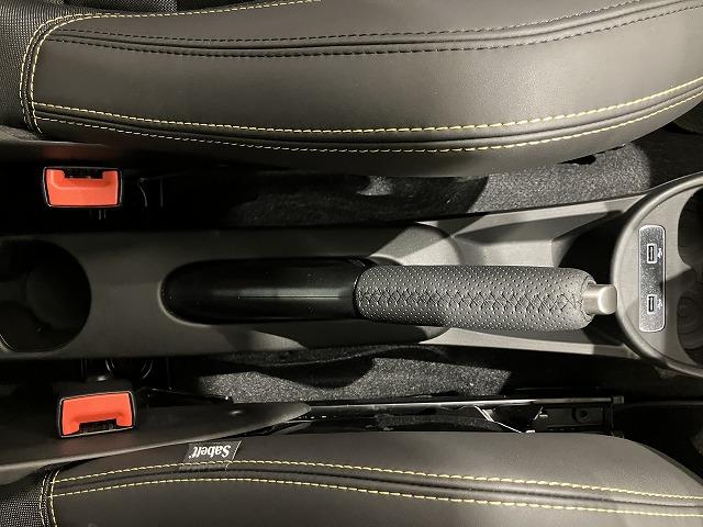 アバルト６９５セッタンタチンクエアニヴェルサーリオ ベースグレード（15枚目）