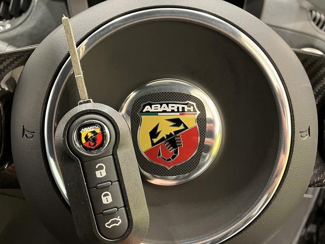 アバルト６９５セッタンタチンクエアニヴェルサーリオ ベースグレード（20枚目）