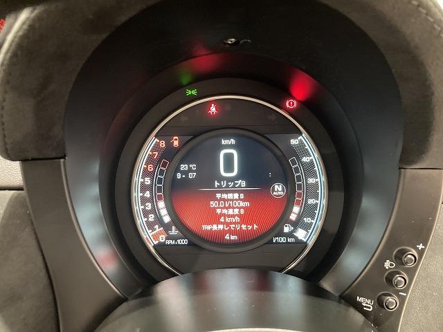 アバルト６９５ ツーリズモ　開閉式サンルーフ　新車保証継承　Ｕｃｏｎｎｅｃｔ　レコードモンツァ　パドルシフト（37枚目）