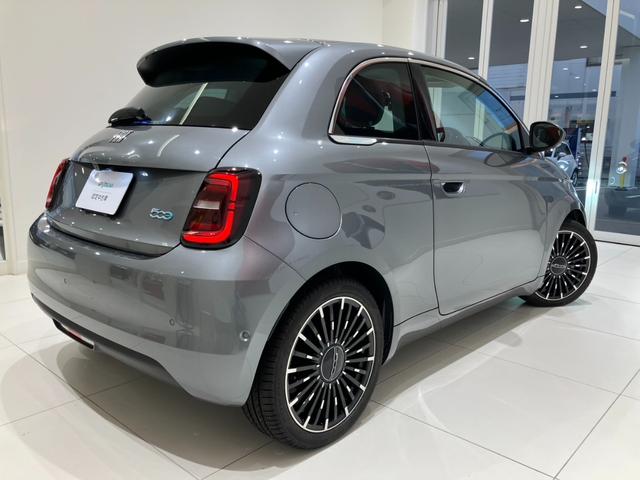 ５００ｅ アイコン　Ｕｃｏｎｎｅｃｔ　ガラスルーフ　バックモニター　シートヒーター　クルーズコントロール　純正１７インチＡＷ　ＬＥＤヘッドランプ　レザーシート（2枚目）