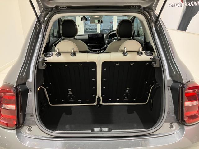 ５００ｅ アイコン　Ｕｃｏｎｎｅｃｔ　ガラスルーフ　バックモニター　シートヒーター　クルーズコントロール　純正１７インチＡＷ　ＬＥＤヘッドランプ　レザーシート（16枚目）