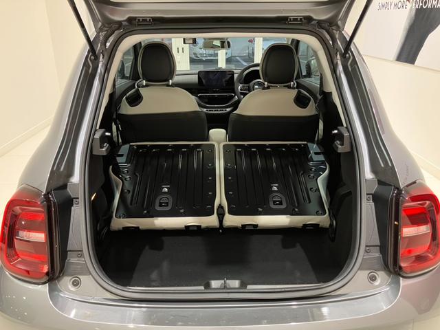 ５００ｅ アイコン　Ｕｃｏｎｎｅｃｔ　ガラスルーフ　バックモニター　シートヒーター　クルーズコントロール　純正１７インチＡＷ　ＬＥＤヘッドランプ　レザーシート（17枚目）