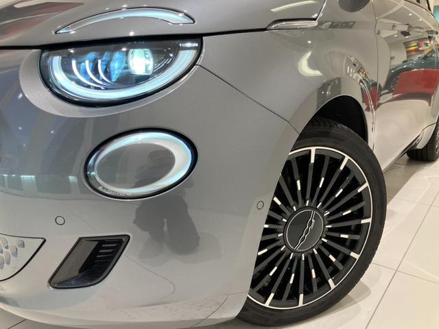 ５００ｅ アイコン　Ｕｃｏｎｎｅｃｔ　ガラスルーフ　バックモニター　シートヒーター　クルーズコントロール　純正１７インチＡＷ　ＬＥＤヘッドランプ　レザーシート（32枚目）