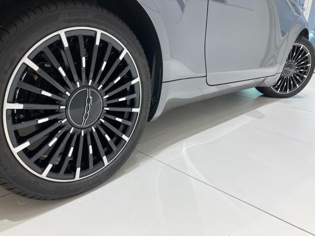 ５００ｅ アイコン　Ｕｃｏｎｎｅｃｔ　ガラスルーフ　バックモニター　シートヒーター　クルーズコントロール　純正１７インチＡＷ　ＬＥＤヘッドランプ　レザーシート（43枚目）