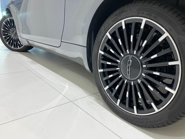 ５００ｅ アイコン　Ｕｃｏｎｎｅｃｔ　ガラスルーフ　バックモニター　シートヒーター　クルーズコントロール　純正１７インチＡＷ　ＬＥＤヘッドランプ　レザーシート（44枚目）