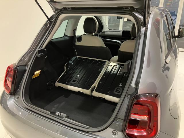 ５００ｅ アイコン　Ｕｃｏｎｎｅｃｔ　ガラスルーフ　バックモニター　シートヒーター　クルーズコントロール　純正１７インチＡＷ　ＬＥＤヘッドランプ　レザーシート（75枚目）