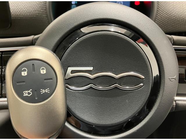 ５００ｅ アイコン　Ｕｃｏｎｎｅｃｔ　ガラスルーフ　バックモニター　シートヒーター　クルーズコントロール　純正１７インチＡＷ　ＬＥＤヘッドランプ　レザーシート（78枚目）