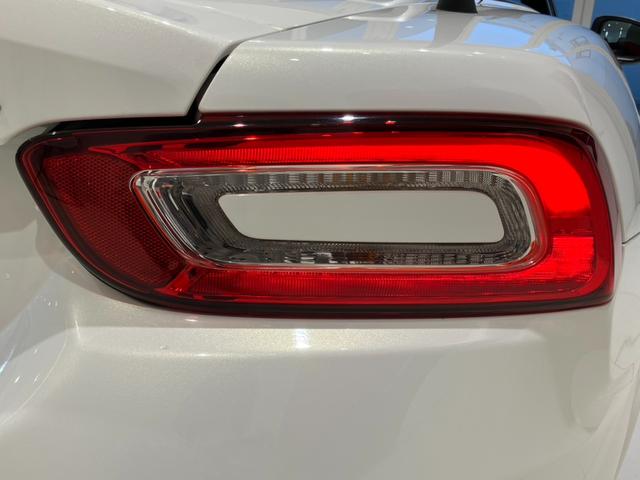 アバルト１２４ スパイダー 　６ＭＴ　ＬＥＤヘッドランプ　赤黒レザーシート　シートヒーター　ブレンボキャリパー　純正１７インチＡＷ　バックモニター　ＥＴＣ（44枚目）