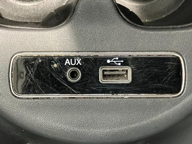 500 スーパーポップ 10thアニバーサリー 限定車 Uconnect ドラレコ ETC HIDヘッド キーレス 革巻きステアリング ディスプレイオーディオ(10枚目)