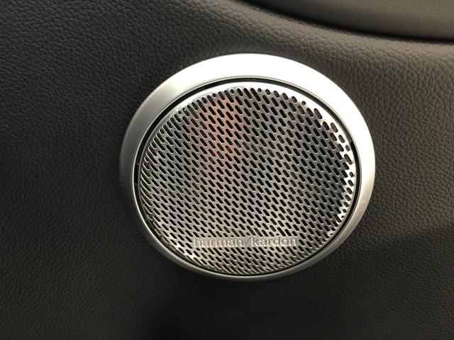 ジュリア クアドリフォリオ　ハーマンカードン　純正ディスプレイオーディオ　カーボンルーフ　バックモニター　ハーフレザーシート　シートヒーター　アダプティブクルーズコントロール　バックカメラ　純正１９インチＡＷ（10枚目）