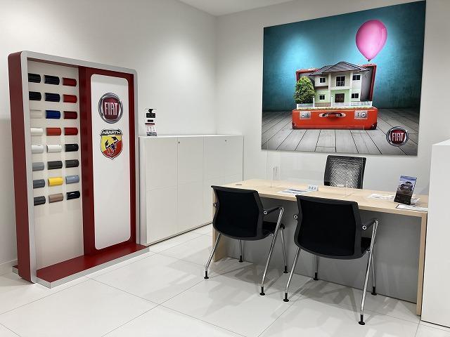 ジュリア クアドリフォリオ　ハーマンカードン　純正ディスプレイオーディオ　カーボンルーフ　バックモニター　ハーフレザーシート　シートヒーター　アダプティブクルーズコントロール　バックカメラ　純正１９インチＡＷ（21枚目）