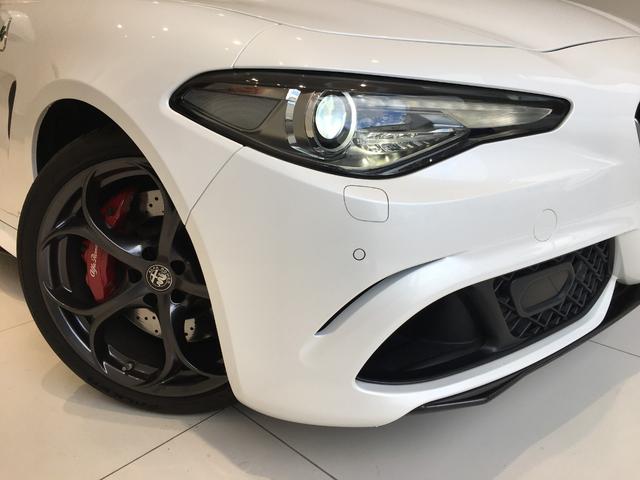 ジュリア クアドリフォリオ　ハーマンカードン　純正ディスプレイオーディオ　カーボンルーフ　バックモニター　ハーフレザーシート　シートヒーター　アダプティブクルーズコントロール　バックカメラ　純正１９インチＡＷ（31枚目）