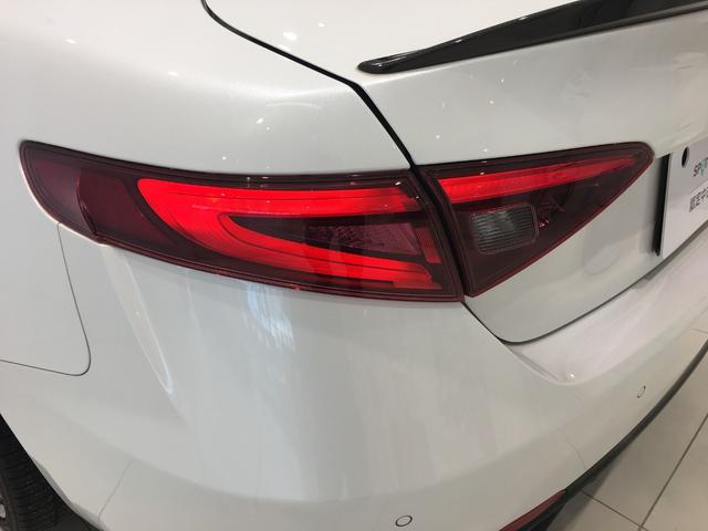 ジュリア クアドリフォリオ　ハーマンカードン　純正ディスプレイオーディオ　カーボンルーフ　バックモニター　ハーフレザーシート　シートヒーター　アダプティブクルーズコントロール　バックカメラ　純正１９インチＡＷ（39枚目）