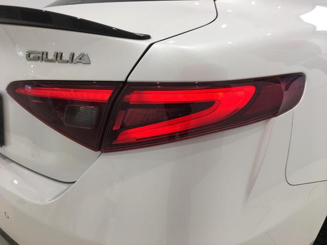 ジュリア クアドリフォリオ　ハーマンカードン　純正ディスプレイオーディオ　カーボンルーフ　バックモニター　ハーフレザーシート　シートヒーター　アダプティブクルーズコントロール　バックカメラ　純正１９インチＡＷ（40枚目）