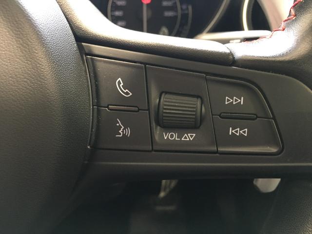 ジュリア クアドリフォリオ　ハーマンカードン　純正ディスプレイオーディオ　カーボンルーフ　バックモニター　ハーフレザーシート　シートヒーター　アダプティブクルーズコントロール　バックカメラ　純正１９インチＡＷ（52枚目）