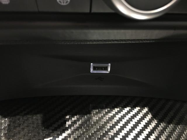 ジュリア クアドリフォリオ　ハーマンカードン　純正ディスプレイオーディオ　カーボンルーフ　バックモニター　ハーフレザーシート　シートヒーター　アダプティブクルーズコントロール　バックカメラ　純正１９インチＡＷ（56枚目）