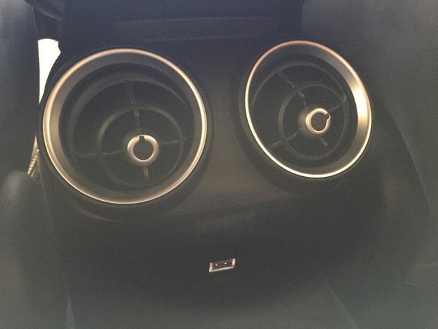 ジュリア クアドリフォリオ　ハーマンカードン　純正ディスプレイオーディオ　カーボンルーフ　バックモニター　ハーフレザーシート　シートヒーター　アダプティブクルーズコントロール　バックカメラ　純正１９インチＡＷ（65枚目）