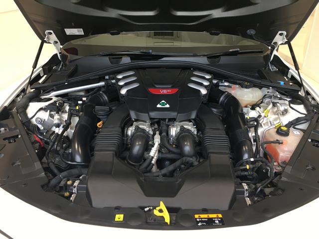 ジュリア クアドリフォリオ　ハーマンカードン　純正ディスプレイオーディオ　カーボンルーフ　バックモニター　ハーフレザーシート　シートヒーター　アダプティブクルーズコントロール　バックカメラ　純正１９インチＡＷ（78枚目）