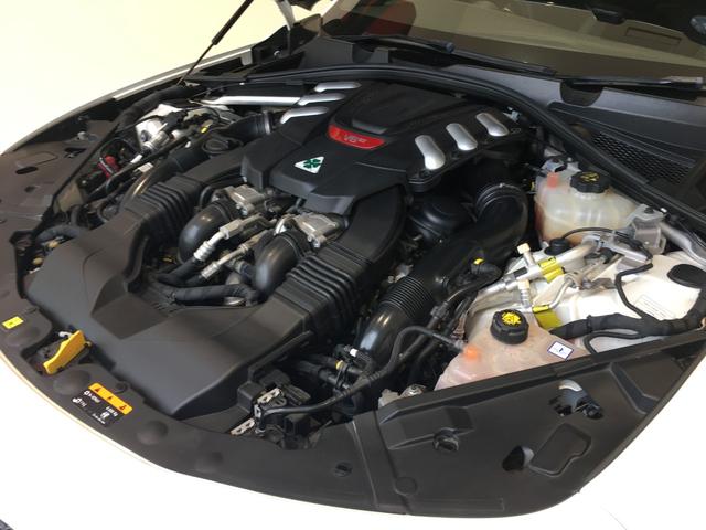 ジュリア クアドリフォリオ　ハーマンカードン　純正ディスプレイオーディオ　カーボンルーフ　バックモニター　ハーフレザーシート　シートヒーター　アダプティブクルーズコントロール　バックカメラ　純正１９インチＡＷ（79枚目）